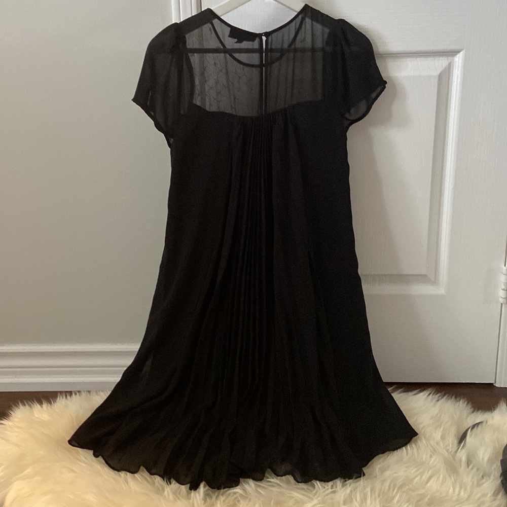 Comfortable Flowing Dress - Picture 3 of 5